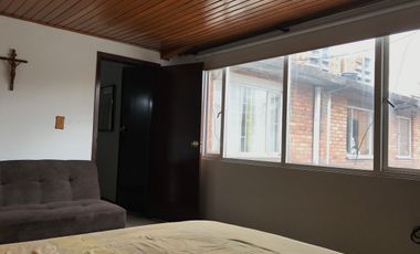 CASA EN VENTA EN LA ESMERALDA