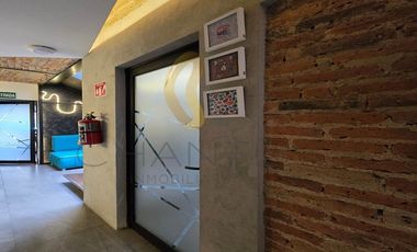 PROPIEDAD EN VENTA CON USO DE OFICINA EN COLONIA JARDINES DEL BOSQUE