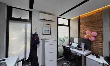 PROPIEDAD EN VENTA CON USO DE OFICINA EN COLONIA JARDINES DEL BOSQUE