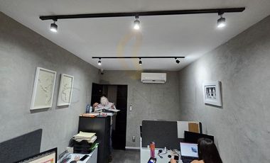 PROPIEDAD EN VENTA CON USO DE OFICINA EN COLONIA JARDINES DEL BOSQUE