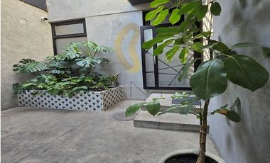 PROPIEDAD EN VENTA CON USO DE OFICINA EN COLONIA JARDINES DEL BOSQUE