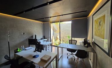 PROPIEDAD EN VENTA CON USO DE OFICINA EN COLONIA JARDINES DEL BOSQUE
