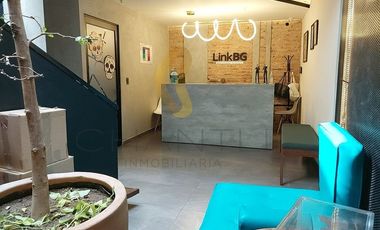 PROPIEDAD EN VENTA CON USO DE OFICINA EN COLONIA JARDINES DEL BOSQUE