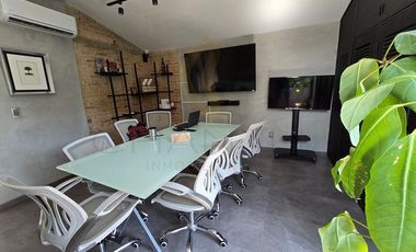PROPIEDAD EN VENTA CON USO DE OFICINA EN COLONIA JARDINES DEL BOSQUE