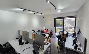 PROPIEDAD EN VENTA CON USO DE OFICINA EN COLONIA JARDINES DEL BOSQUE