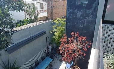 PROPIEDAD EN VENTA CON USO DE OFICINA EN COLONIA JARDINES DEL BOSQUE