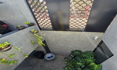 PROPIEDAD EN VENTA CON USO DE OFICINA EN COLONIA JARDINES DEL BOSQUE