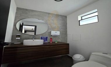 PROPIEDAD EN VENTA CON USO DE OFICINA EN COLONIA JARDINES DEL BOSQUE