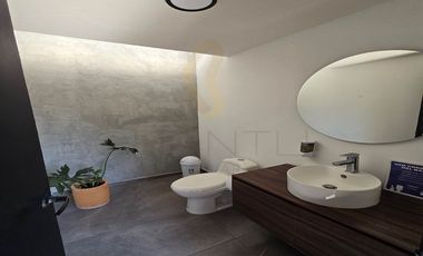 PROPIEDAD EN VENTA CON USO DE OFICINA EN COLONIA JARDINES DEL BOSQUE