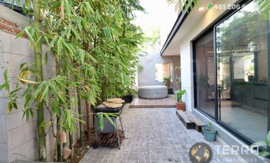 SE VENDE CASA DE LUJO EN CASTELA RESERVA RESIDENCIAL SALIDA SAN MIGUEL DE ALLENDE  EN CELAYA GTO.  Casa en esquina de 3 Pisos con 3 Habitaciones y Cad