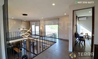SE VENDE CASA DE LUJO EN CASTELA RESERVA RESIDENCIAL SALIDA SAN MIGUEL DE ALLENDE  EN CELAYA GTO.  Casa en esquina de 3 Pisos con 3 Habitaciones y Cad