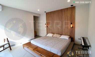 SE VENDE CASA DE LUJO EN CASTELA RESERVA RESIDENCIAL SALIDA SAN MIGUEL DE ALLENDE  EN CELAYA GTO.  Casa en esquina de 3 Pisos con 3 Habitaciones y Cad