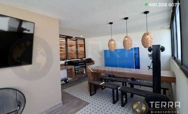 SE VENDE CASA DE LUJO EN CASTELA RESERVA RESIDENCIAL SALIDA SAN MIGUEL DE ALLENDE  EN CELAYA GTO.  Casa en esquina de 3 Pisos con 3 Habitaciones y Cad