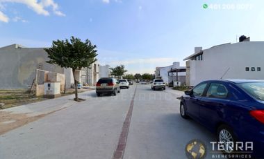 SE VENDE CASA DE LUJO EN CASTELA RESERVA RESIDENCIAL SALIDA SAN MIGUEL DE ALLENDE  EN CELAYA GTO.  Casa en esquina de 3 Pisos con 3 Habitaciones y Cad