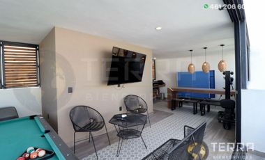 SE VENDE CASA DE LUJO EN CASTELA RESERVA RESIDENCIAL SALIDA SAN MIGUEL DE ALLENDE  EN CELAYA GTO.  Casa en esquina de 3 Pisos con 3 Habitaciones y Cad