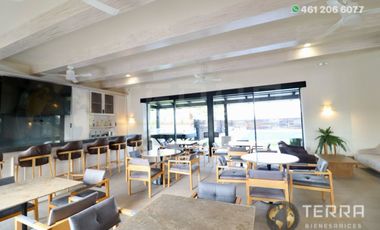 SE VENDE CASA DE LUJO EN CASTELA RESERVA RESIDENCIAL SALIDA SAN MIGUEL DE ALLENDE  EN CELAYA GTO.  Casa en esquina de 3 Pisos con 3 Habitaciones y Cad