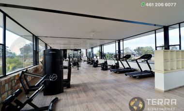 SE VENDE CASA DE LUJO EN CASTELA RESERVA RESIDENCIAL SALIDA SAN MIGUEL DE ALLENDE  EN CELAYA GTO.  Casa en esquina de 3 Pisos con 3 Habitaciones y Cad