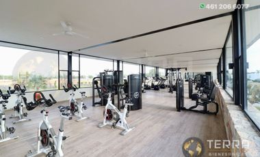 SE VENDE CASA DE LUJO EN CASTELA RESERVA RESIDENCIAL SALIDA SAN MIGUEL DE ALLENDE  EN CELAYA GTO.  Casa en esquina de 3 Pisos con 3 Habitaciones y Cad