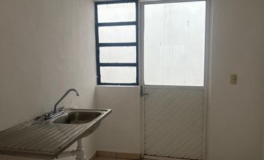 VENTA DE BONITA CASA DE UN SOLO NIVEL EN BARRIO DE SAN JOSE