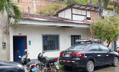 Se vende una casa céntrica en plena zona comercial de Tarapoto. Ideal para tu comodidad inmediata y, a la vez, con alto potencial para negocios.