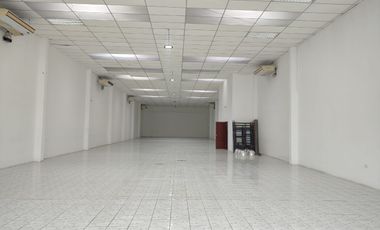 Local Comercial de alquiler en la Ave Juan Tanca Marengo, 525 m2.