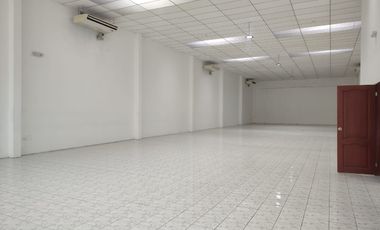 Local Comercial de alquiler en la Ave Juan Tanca Marengo, 525 m2.