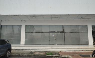 Local Comercial de alquiler en la Ave Juan Tanca Marengo, 525 m2.
