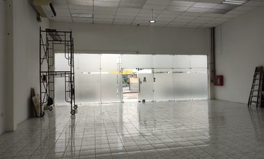 Local Comercial de alquiler en la Ave Juan Tanca Marengo, 525 m2.
