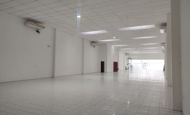 Local Comercial de alquiler en la Ave Juan Tanca Marengo, 525 m2.