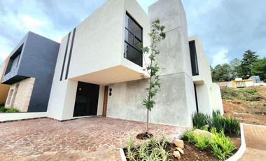 Venta de casa  en  El Olivar, Altozano Morelia.