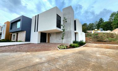Venta de casa  en  El Olivar, Altozano Morelia.