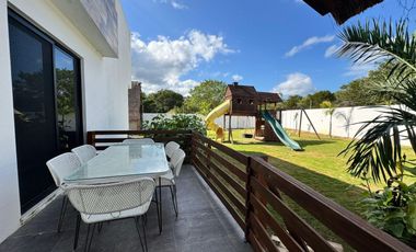 Exclusiva casa en venta totalmente equipada dentro de privada en zona Country