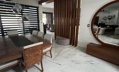 Exclusiva casa en venta totalmente equipada dentro de privada en zona Country