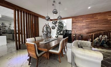 Exclusiva casa en venta totalmente equipada dentro de privada en zona Country