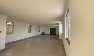 BODEGA EN RENTA 2200M2
