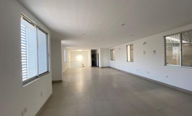 BODEGA EN RENTA 2200M2