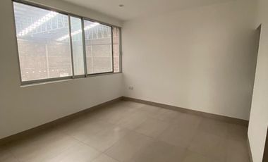 BODEGA EN RENTA 2200M2