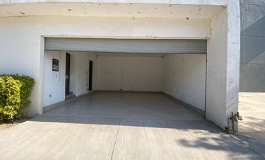 BODEGA EN RENTA 2200M2