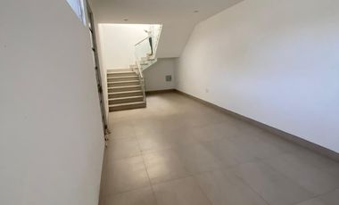BODEGA EN RENTA 2200M2
