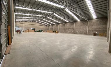 BODEGA EN RENTA 2200M2