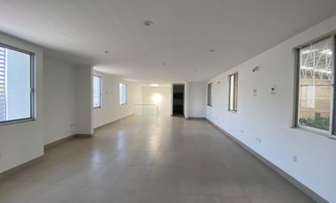 BODEGA EN RENTA 2200M2