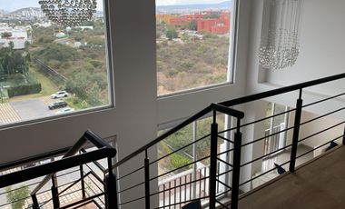 Penthouse Hermoso, Amueblado, 2 plantas (Servicios: Internet, Teléfono y Gas)