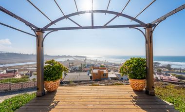 Stunning Coastal Retreat with Panoramic Ocean Views and Independent Guest Casita