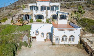Stunning Coastal Retreat with Panoramic Ocean Views and Independent Guest Casita