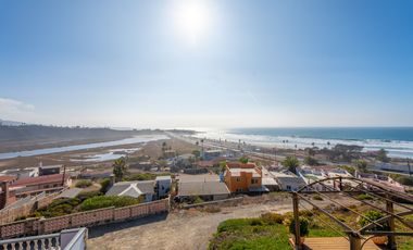 Stunning Coastal Retreat with Panoramic Ocean Views and Independent Guest Casita