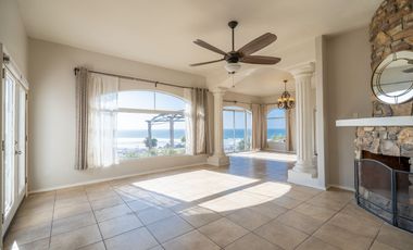 Stunning Coastal Retreat with Panoramic Ocean Views and Independent Guest Casita