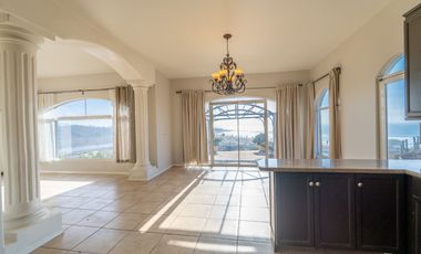 Stunning Coastal Retreat with Panoramic Ocean Views and Independent Guest Casita