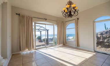 Stunning Coastal Retreat with Panoramic Ocean Views and Independent Guest Casita