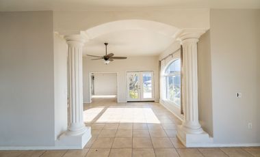 Stunning Coastal Retreat with Panoramic Ocean Views and Independent Guest Casita