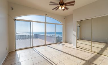 Stunning Coastal Retreat with Panoramic Ocean Views and Independent Guest Casita